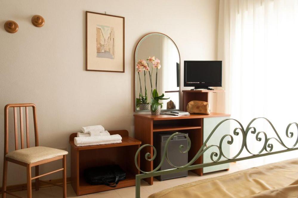 Hotel Parco Delle Rose Silvi Marina Kültér fotó