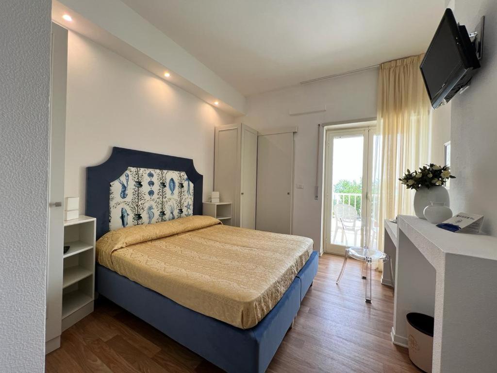 Hotel Parco Delle Rose Silvi Marina Kültér fotó