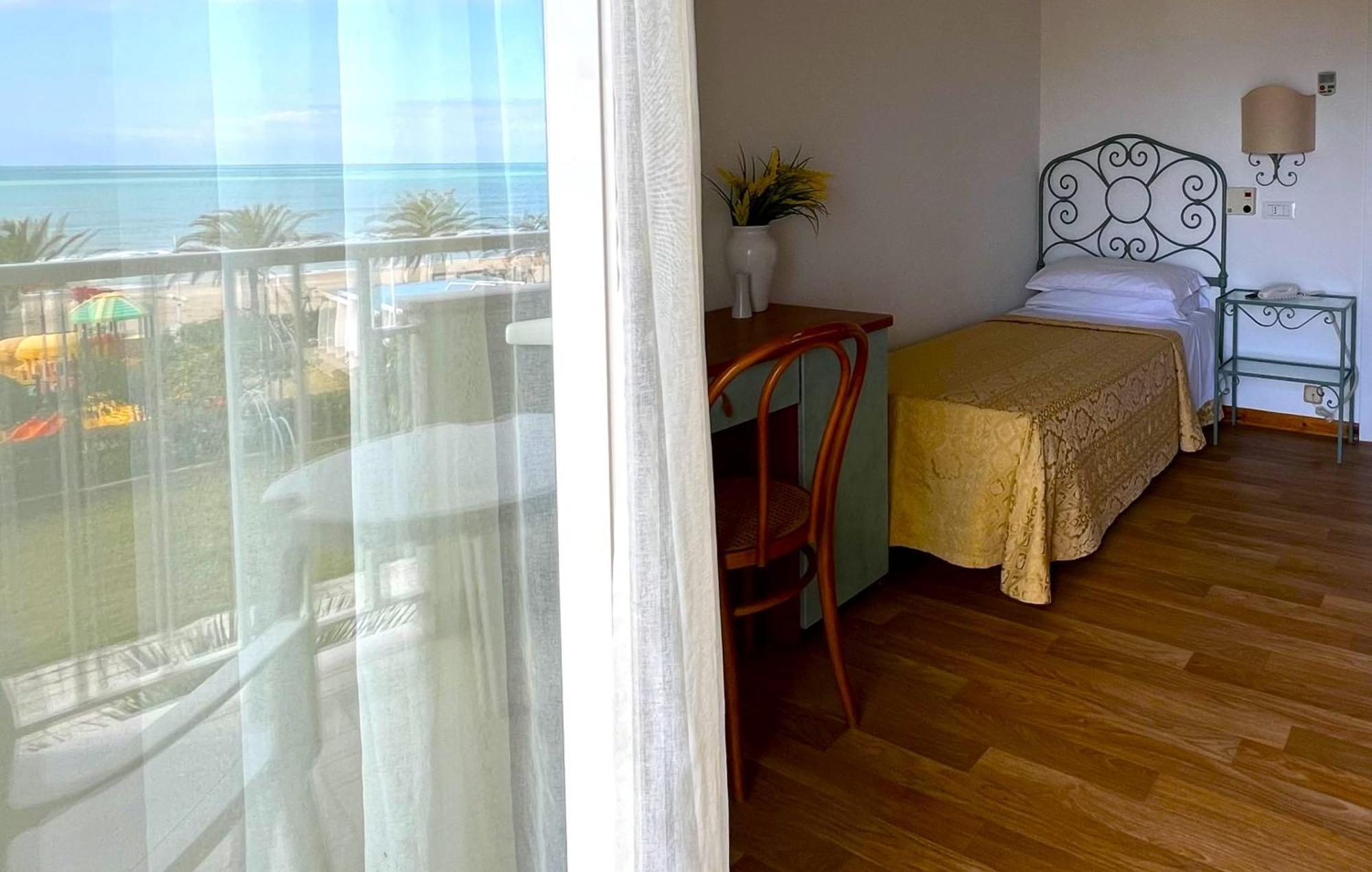 Hotel Parco Delle Rose Silvi Marina Kültér fotó